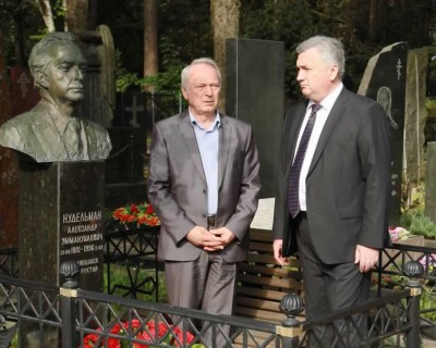В день рождения Александра Эммануиловича Нудельмана к могиле знаменитого конструктора возложили цветы